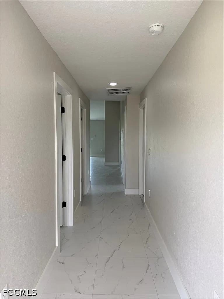 3 bed, 2.0 bath, 2350 sqft, $1,850 — Photo 3