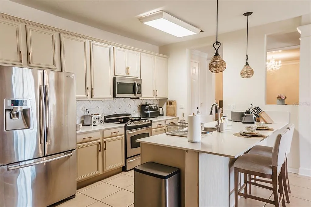 2 bed, 2.0 bath, 1962 sqft, $2,400 — Photo 1