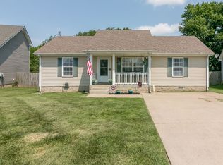 569 Oakmont Dr, Clarksville, TN 37042