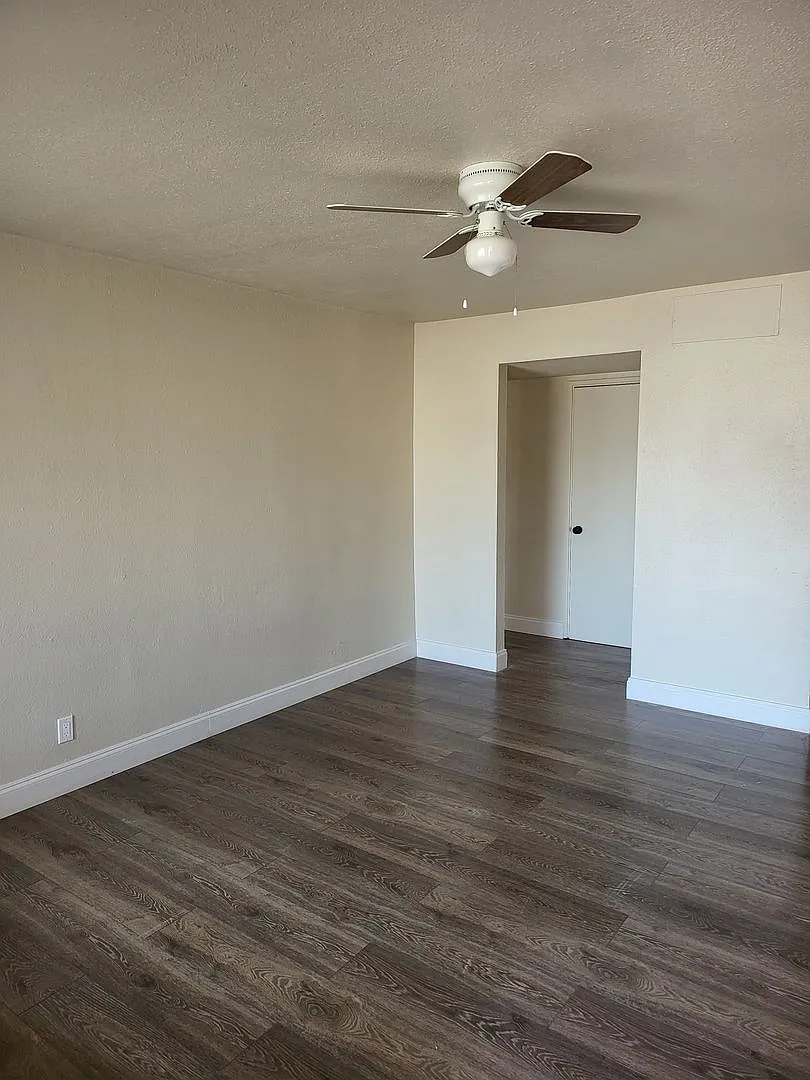 1407 W Hank Ave — Photo 3
