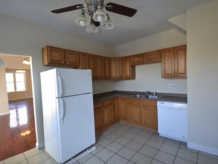 2542 Reading Rd #2 — Photo 6