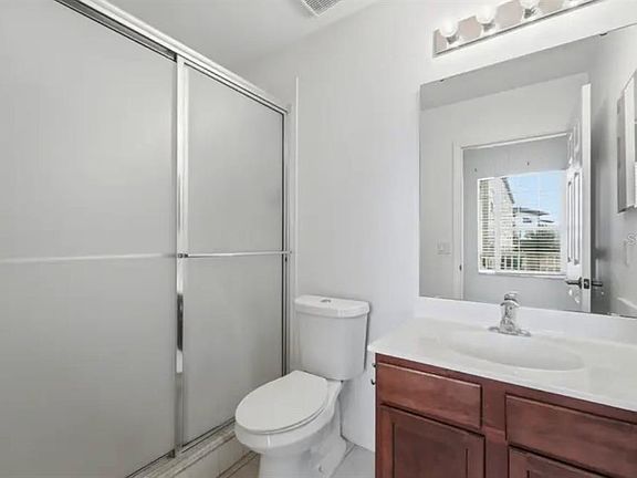 4th image of 538 Crimson Ln