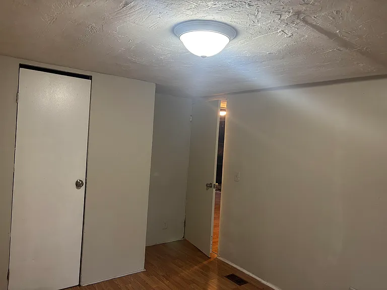 206 Tropicaire St — Photo 12