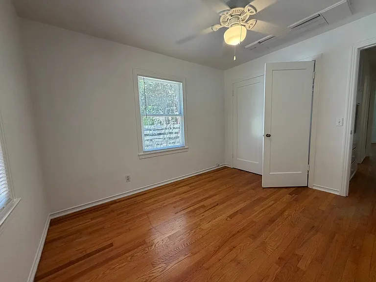 6039 Van Alstine Ave — Photo 6