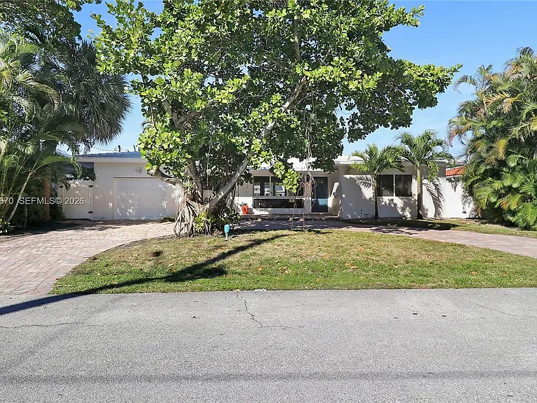 2031 NE 14th Ct — Photo 11