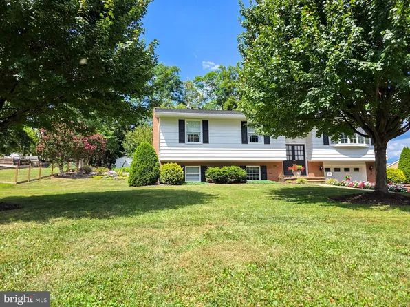 957 Woodland Pkwy, Waynesboro, PA 17268