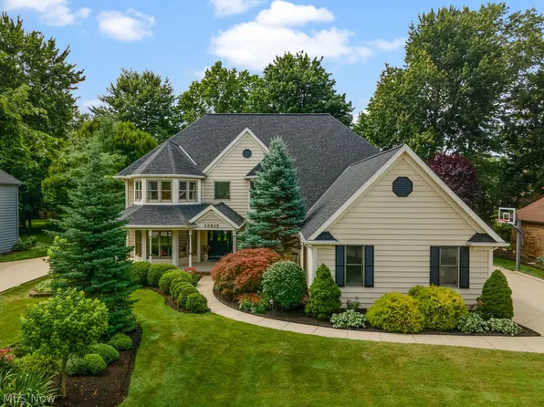 30939 Riviera Ln, Westlake, OH 44145