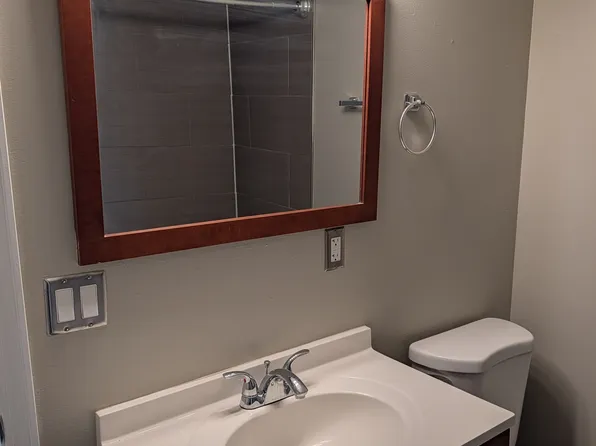 170 Trealout Dr APT 3, Fenton, MI 48430