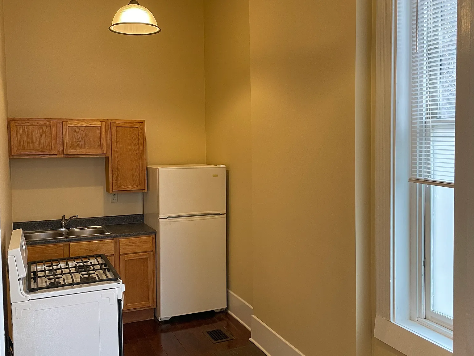 1 bed, 450 sqft, $785 — Photo 3