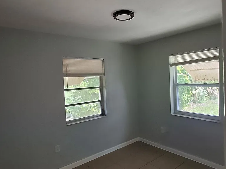 2216 Anne Ave — Photo 13