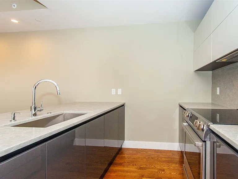 906 E 2nd St #105 — Photo 3