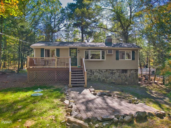 327 Wild Acres Dr, Dingmans Ferry, PA 18328