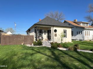 819 2nd Ave E, Williston, ND 58801