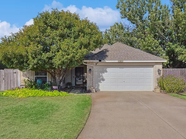 2951 Moreau Ct, Fort Worth, TX 76118