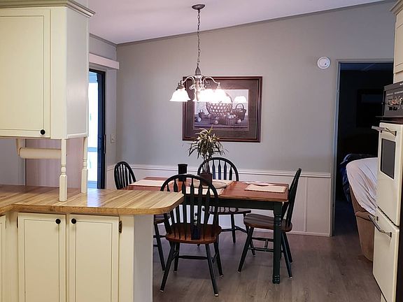 4th image of 402 Knotwood Ln