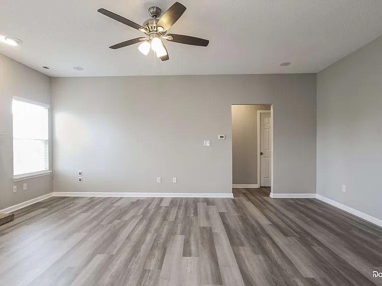 8149 Wood Hollow Ln — Photo 5