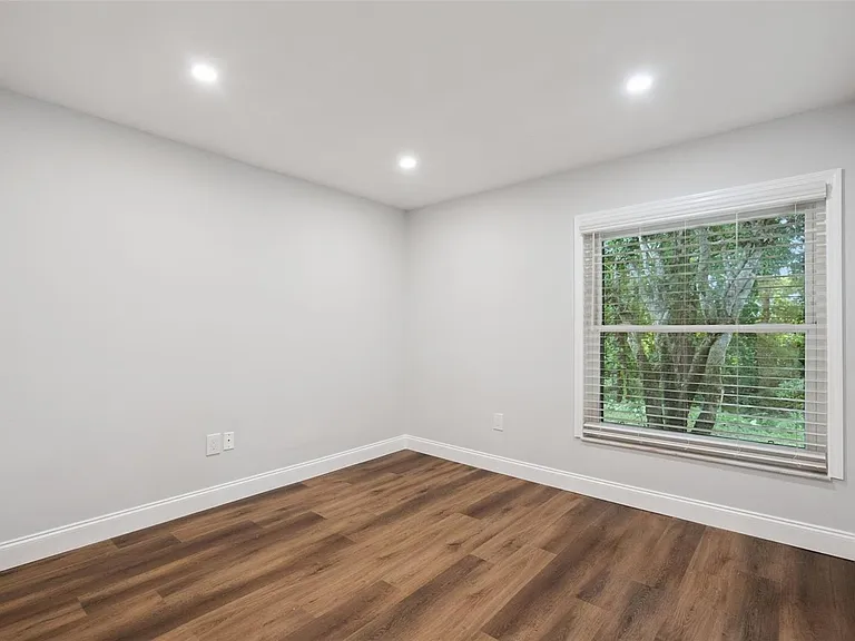 530 Hunter Cir — Photo 19