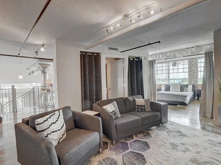 185 NE 4th Ave #301 — Photo 13