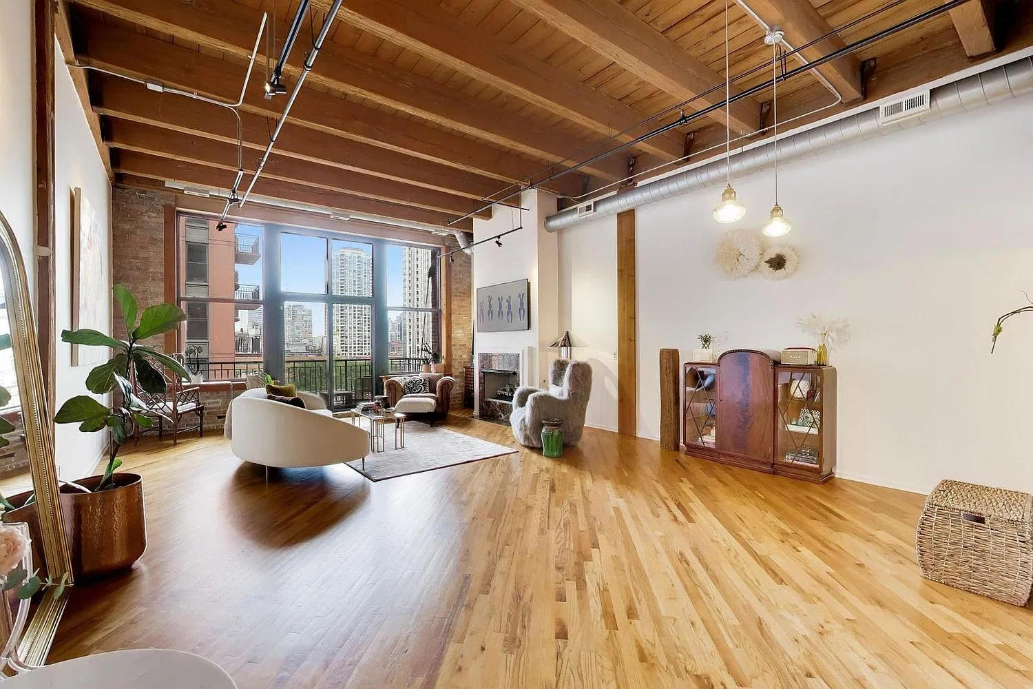 1 bed, 1200 sqft, $4,000 — Photo 4