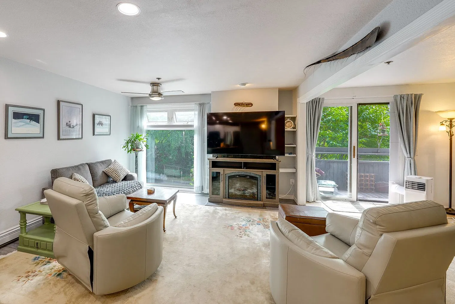 1 bed, 2.0 bath, 699 sqft, $2,069 — Photo 2