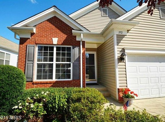 3rd image of 352 Bridgewater Cir