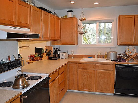 2nd image of 1138 Bellevue Way SE