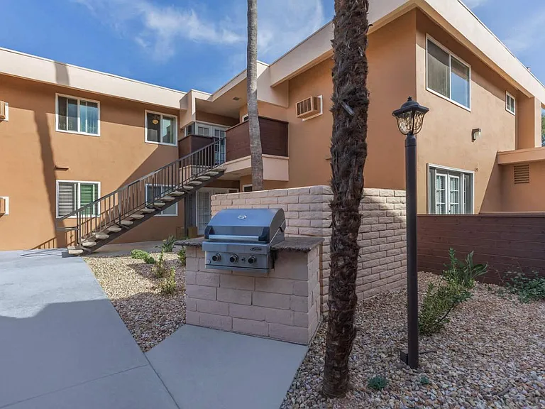 Dorado Plaza Apartments — Photo 10