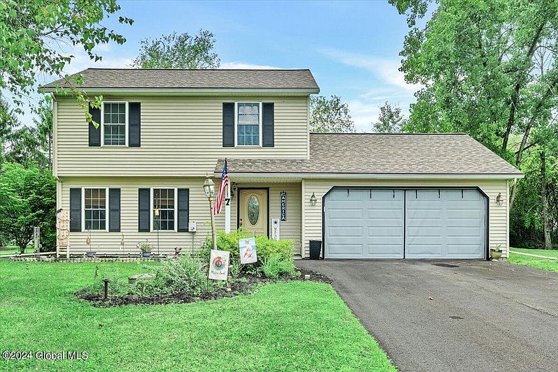 2nd image of 7 Cottonwood Court