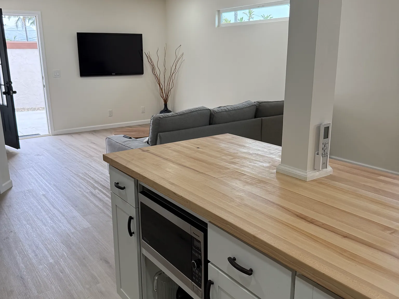 2 bed, 980 sqft, $3,200 — Photo 2