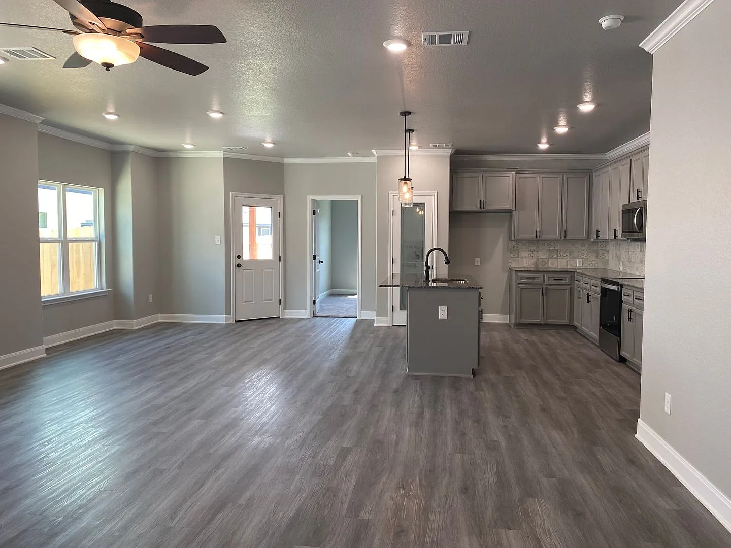 4 Bedroom, 3 Bath — Photo 4