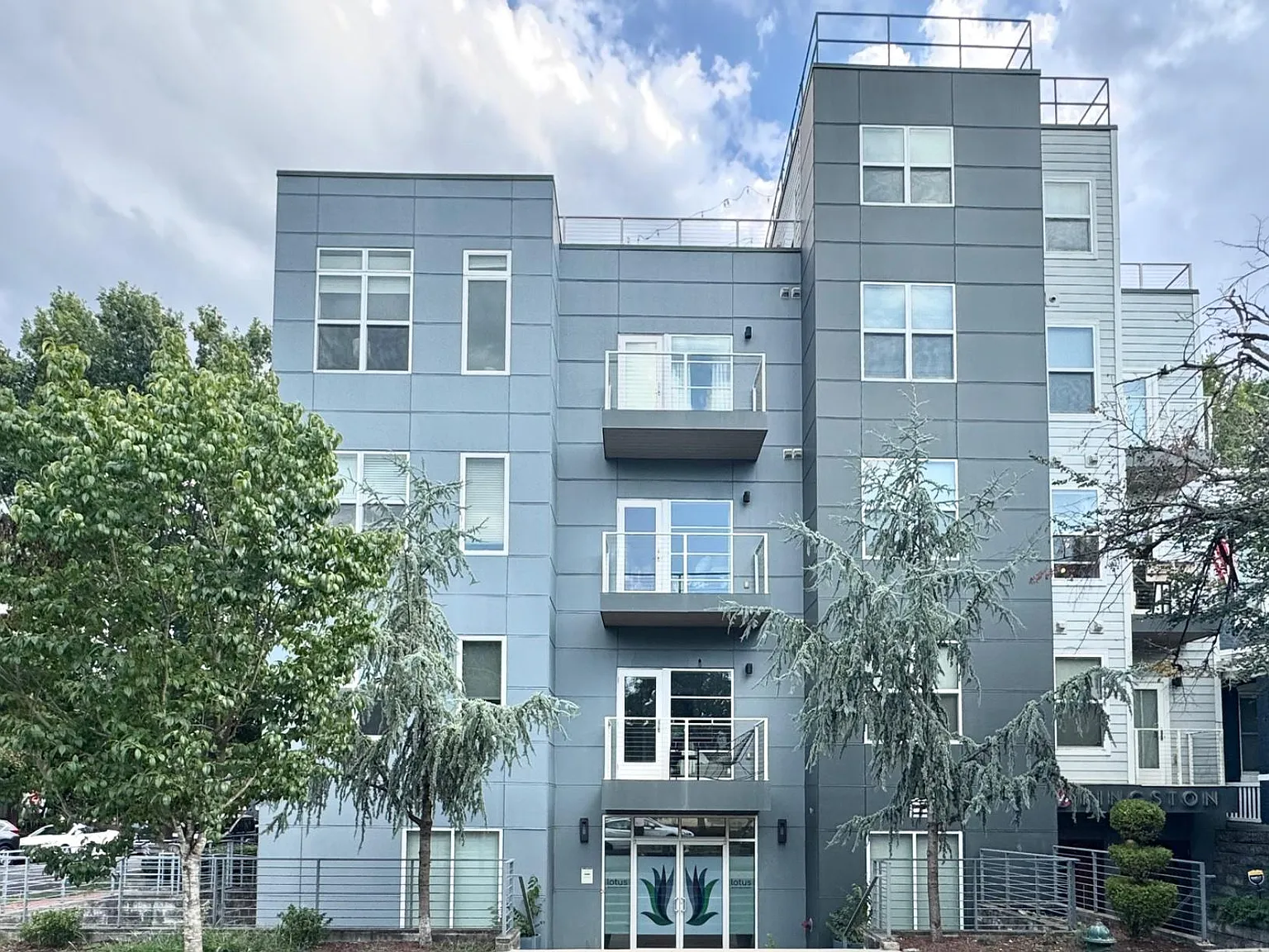 Studio, 1.0 bath, 410 sqft, $1,700 — Photo 2
