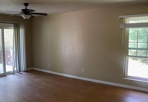 5th image of 2306 Hartsfield Ct #B