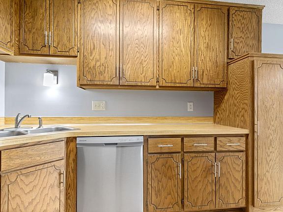 3rd image of 8625 S Maplebrook Cir