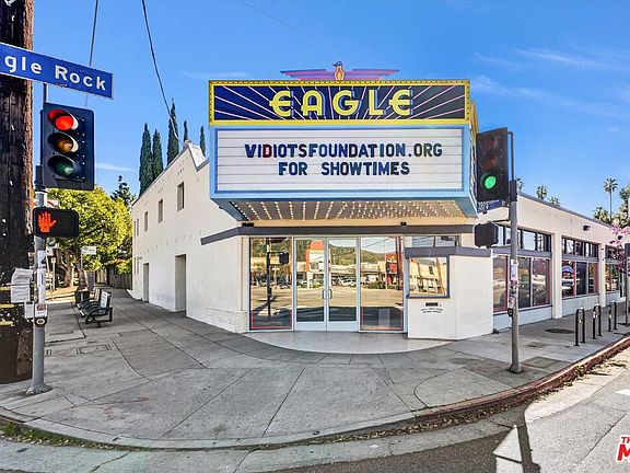 3rd image of 2318 Yosemite Dr