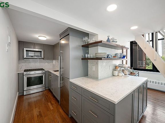 3rd image of 250 Mercer St APT D304