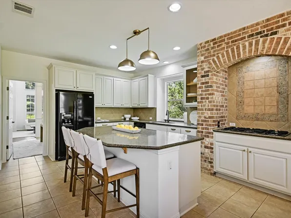 17120 Northlake Hills Dr, Jonestown, TX 78645
