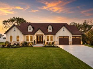 931 Buffalo Trl, Angleton, TX 77515