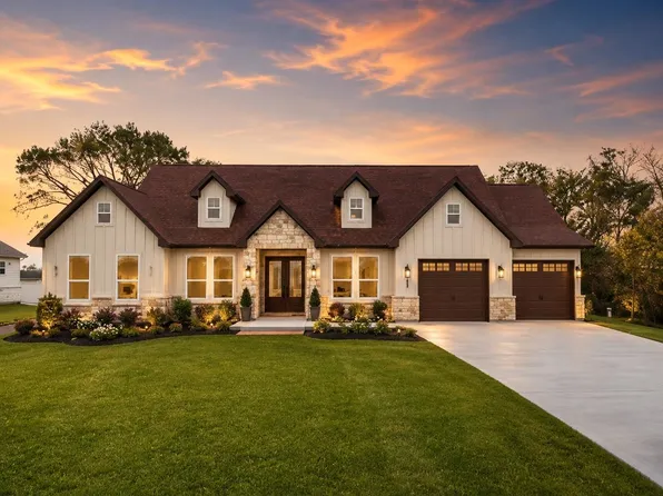 931 Buffalo Trl, Angleton, TX 77515