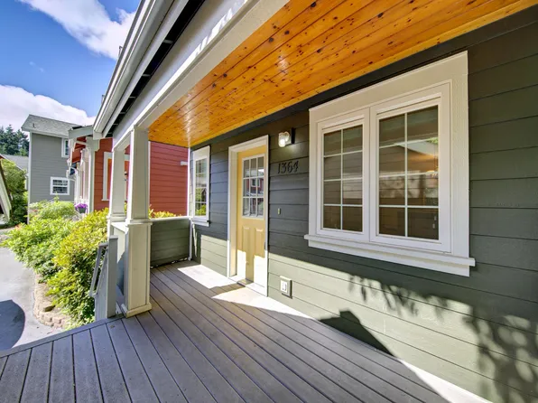 1364 Stonecress Ln NE, Bainbridge Island, WA 98110