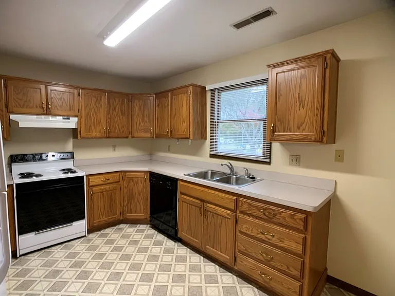 124 Harvey Dr — Photo 7