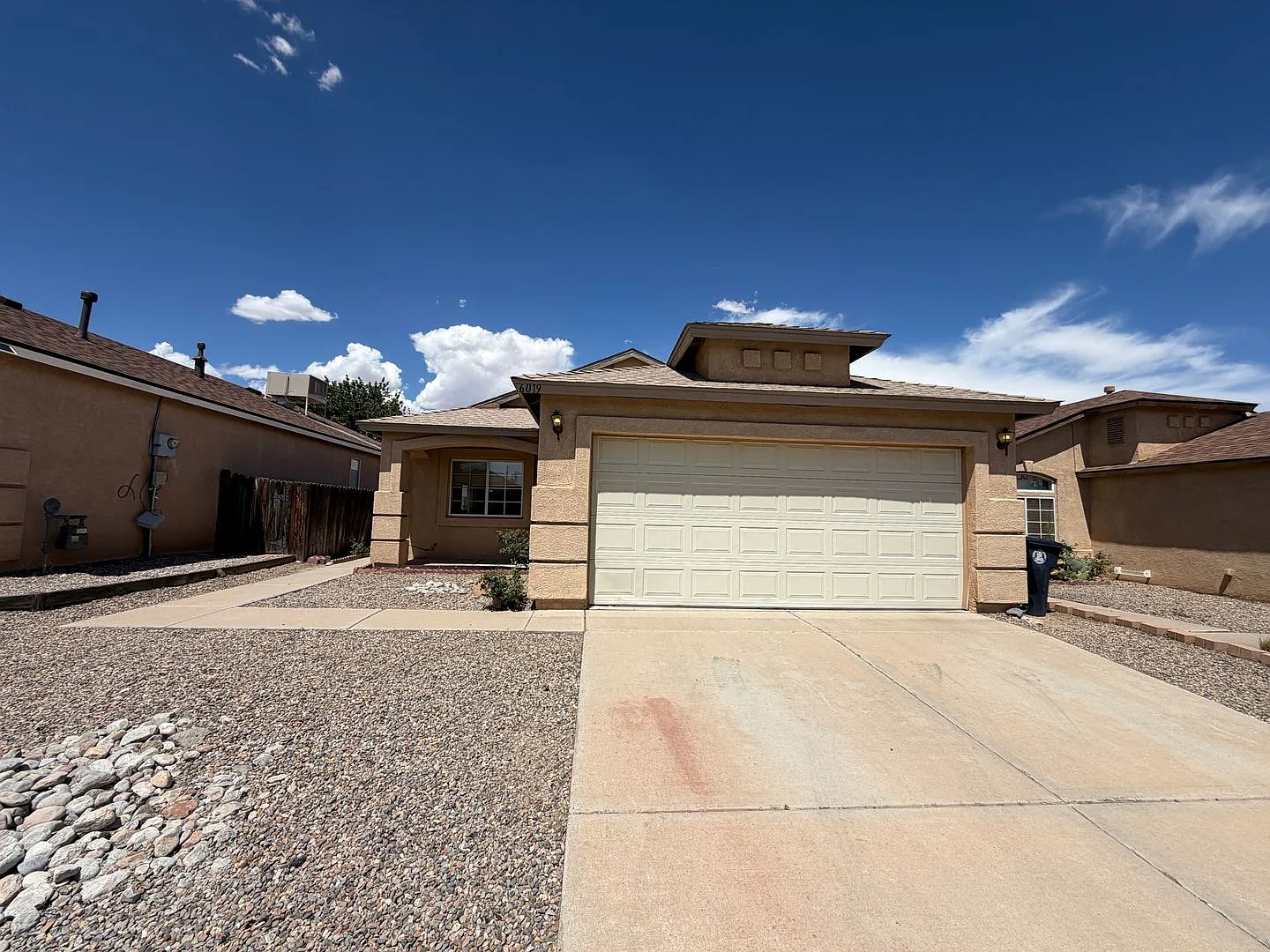 3 Bedroom Single Story Home Available Near Unser Blvd NW & McMahon Blvd! — Photo 1