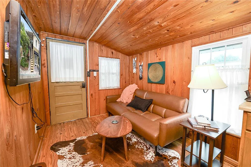 1 bed, 1.0 bath, 381 sqft, $1,600 — Photo 4