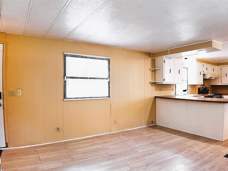 251 Oakdale Dr — Photo 7