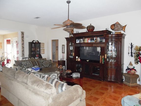3rd image of 1937 N Village Green St