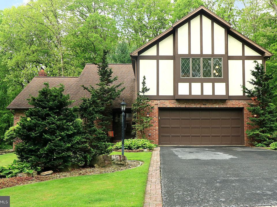 1st image of 685 Berkshire Dr
