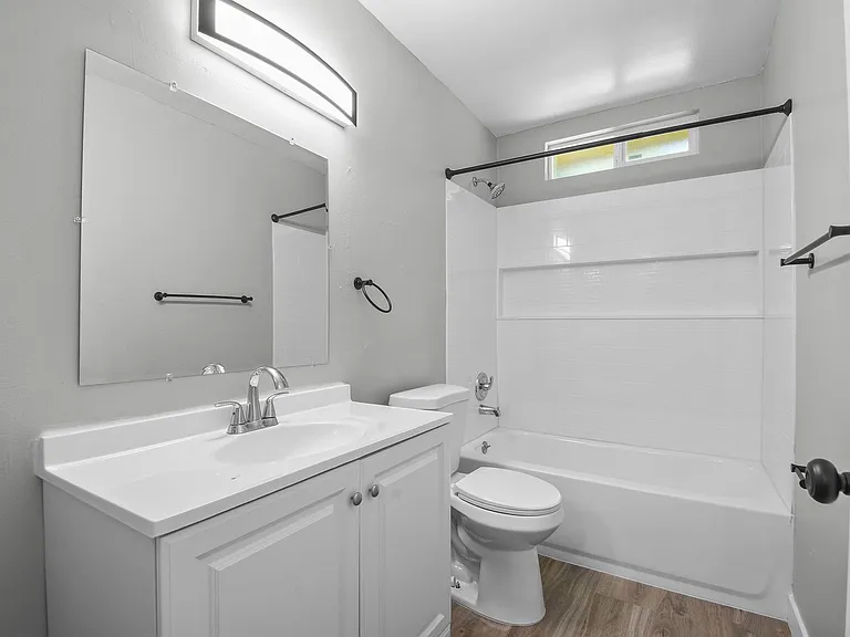 Cazador Court Apartments — Photo 13