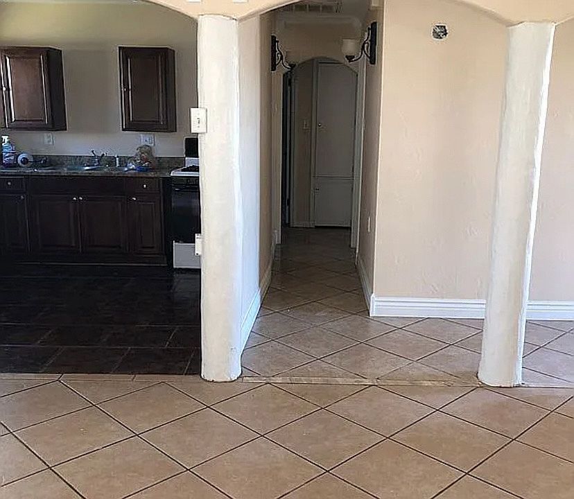 2nd image of 1214 N Manhattan St