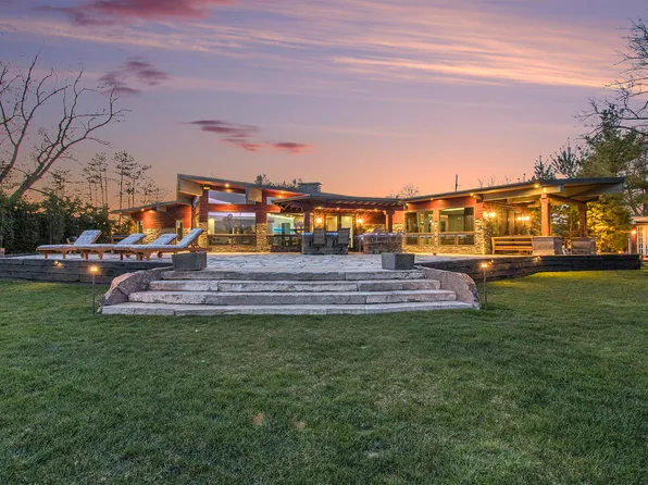 4200 Lake Pointe Ln, Commerce Township, MI 48382