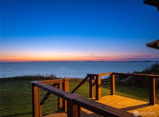 2143 W Beach Rd, Oak Harbor, WA 98277