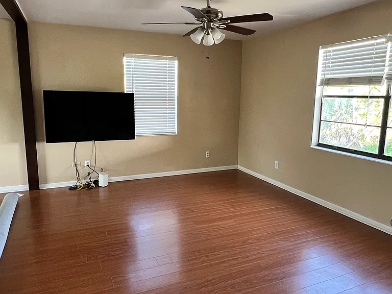 5480 Avenue B — Photo 3
